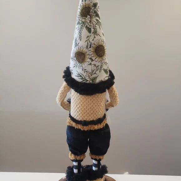 Bee Decor/ sunflower & bee gnome - Picture 13 of 13